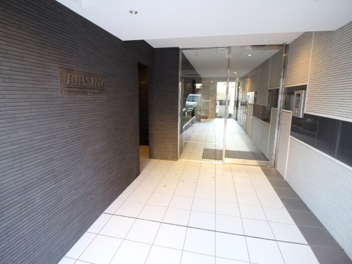 物件外観写真6　(エントランス部分)