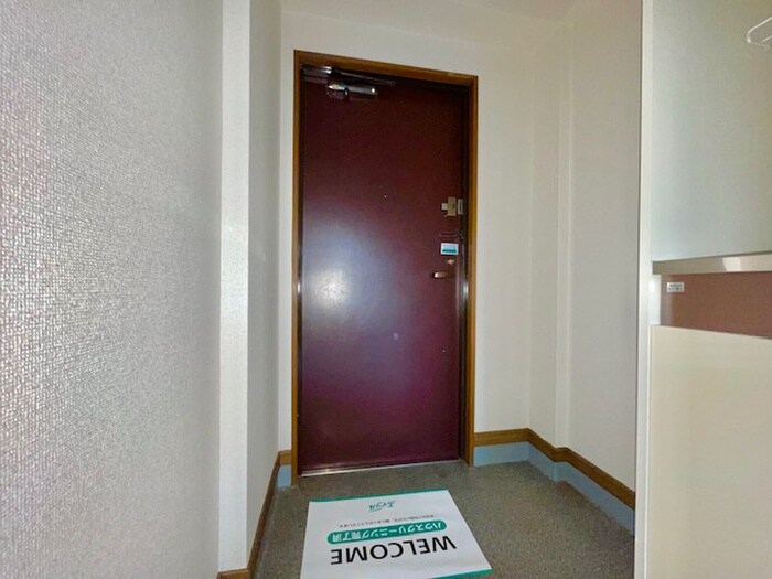 物件内観写真12　(玄関)