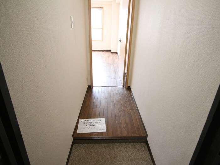物件内観写真14　(玄関)