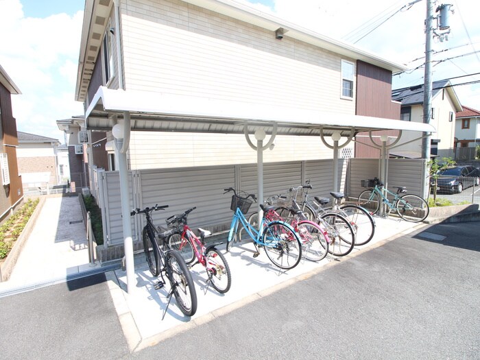 物件外観写真4　(駐輪場)