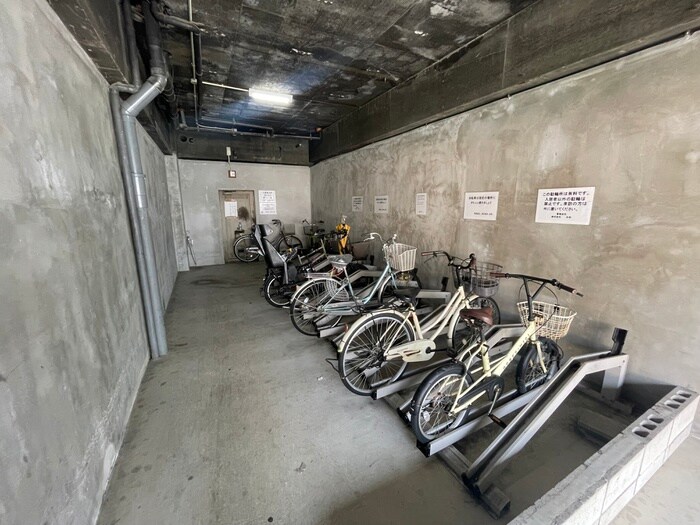 物件外観写真3　(駐輪場)