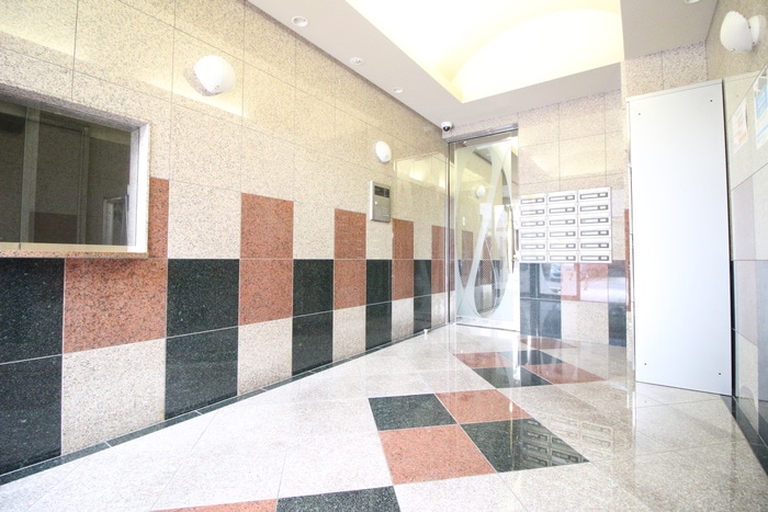 物件外観写真2　(エントランス部分)