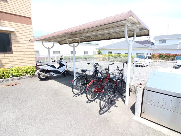 物件外観写真2　(駐輪場)