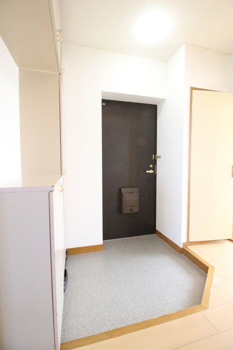 物件内観写真16　(玄関)