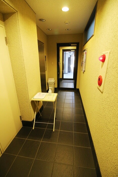 物件外観写真5　(エントランス部分)