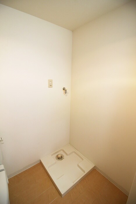 物件内観写真16　(洗濯機置場)