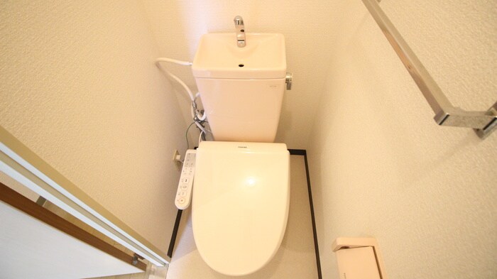 物件内観写真8　(トイレ)