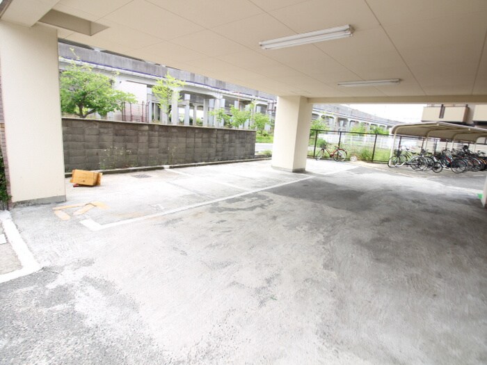 物件外観写真4　(駐車場)