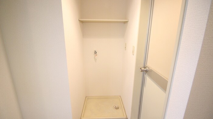 物件内観写真12　(洗濯機置場)