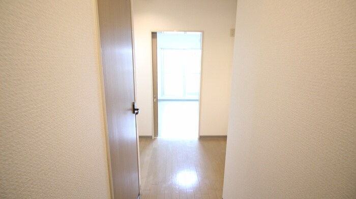 物件内観写真14　(廊下)