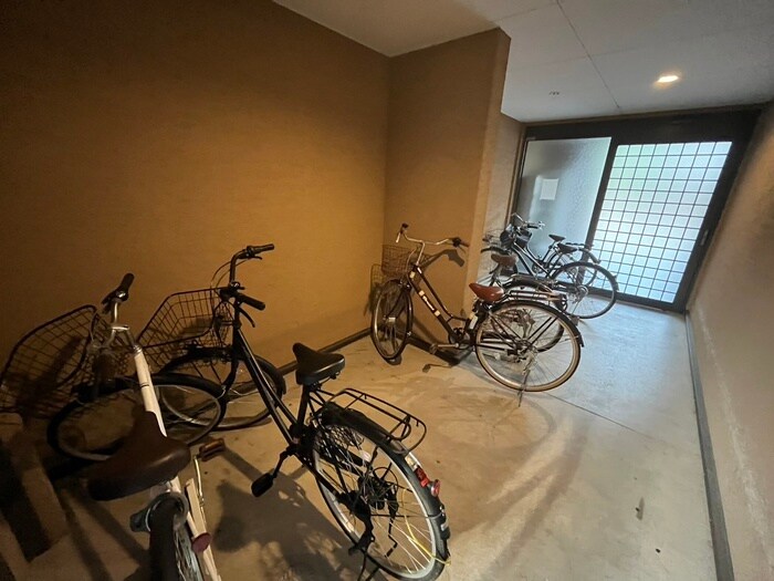 物件外観写真5　(駐輪場)