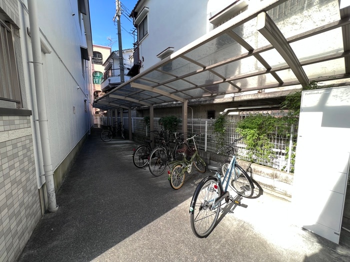 物件外観写真2　(駐輪場)