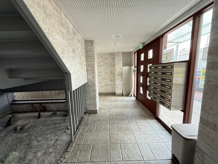 物件外観写真4　(エントランス部分)