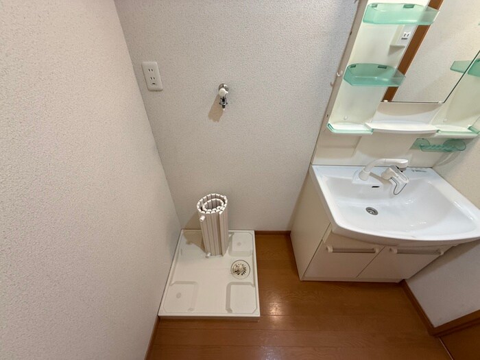 物件内観写真12　(洗濯機置場)