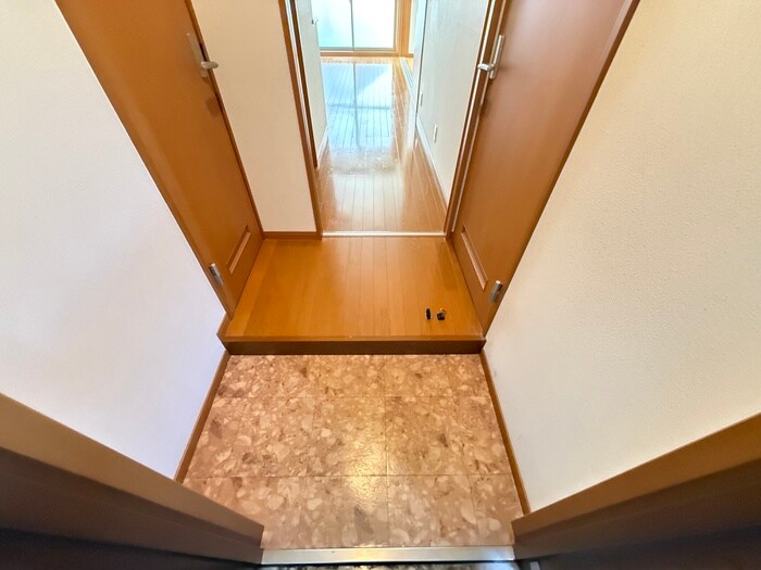 物件内観写真17　(玄関)