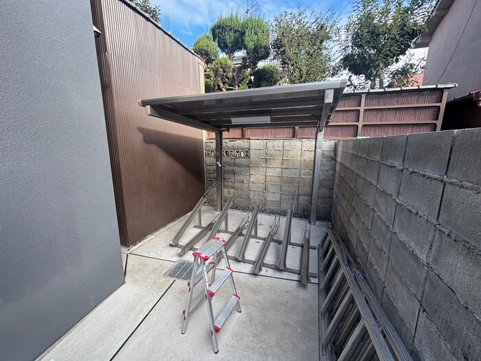 物件外観写真4　(駐輪場)