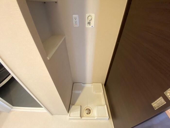 物件内観写真12　(洗濯機置場)