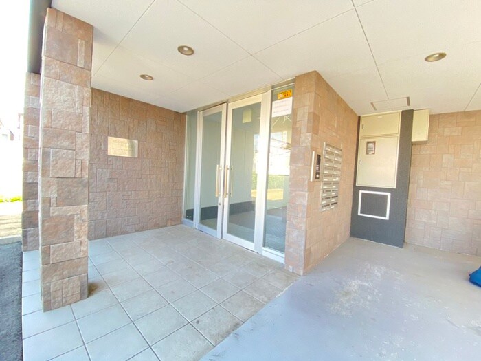 物件外観写真3　(エントランス部分)