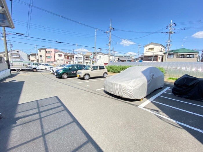 物件外観写真4　(駐車場)