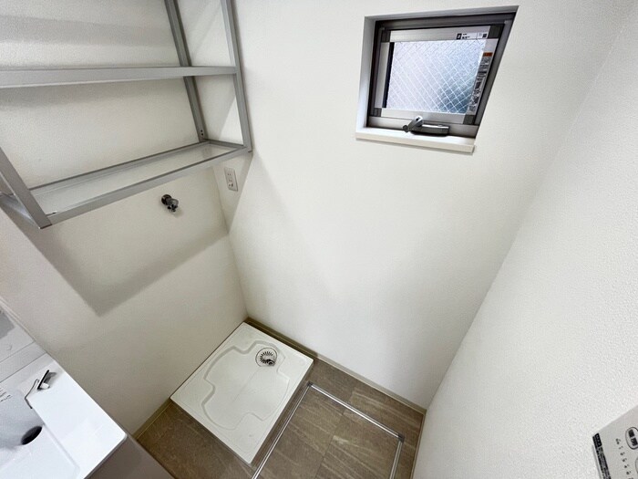 物件内観写真11　(洗濯機置場)