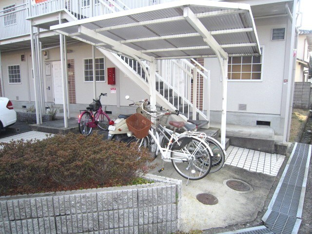物件外観写真2　(駐輪場)