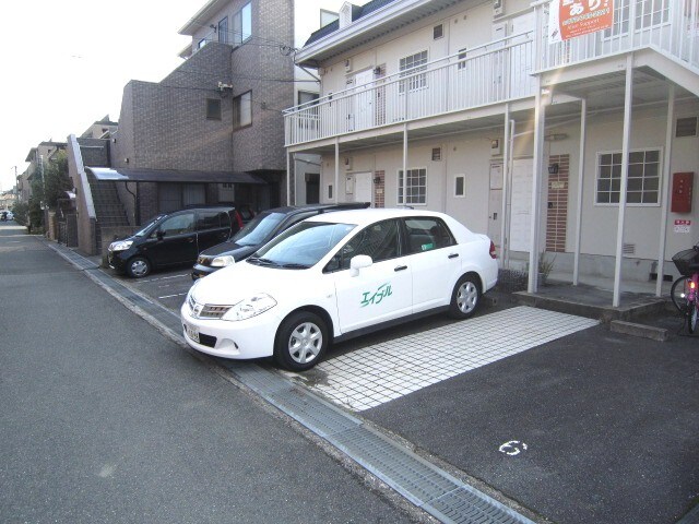 物件外観写真3　(駐車場)