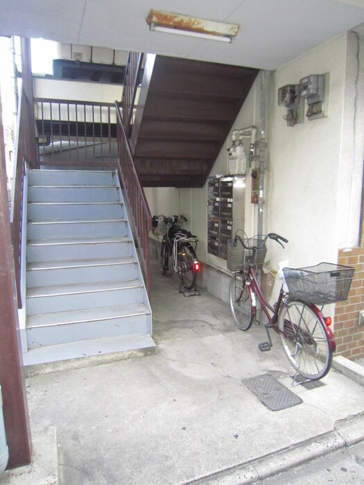 物件外観写真3　(エントランス部分)