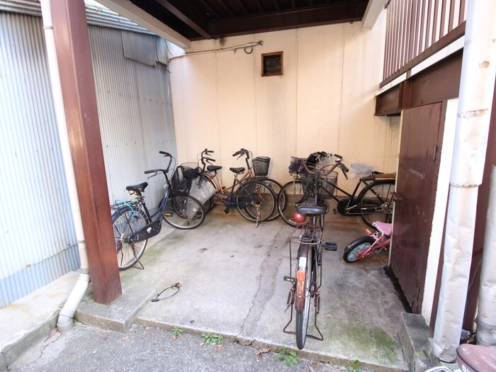 物件外観写真4　(駐輪場)