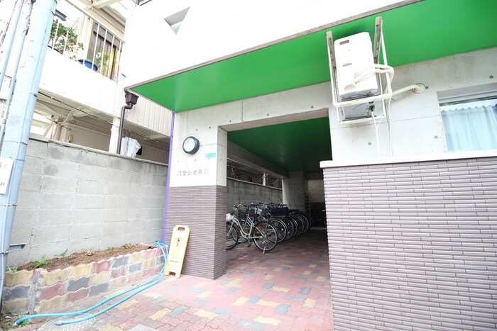 物件外観写真5　(エントランス部分)