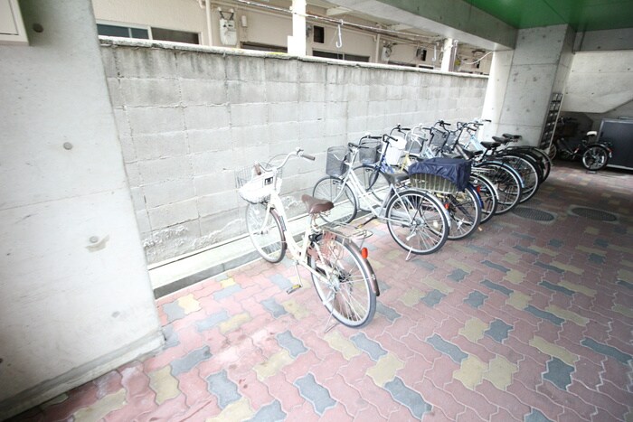物件外観写真6　(駐輪場)