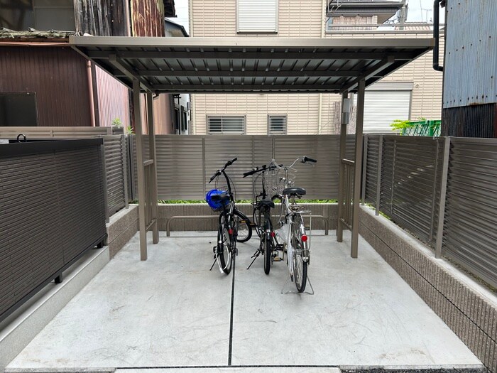 物件外観写真3　(駐輪場)