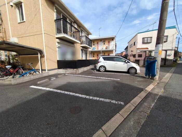 物件外観写真2　(駐車場)