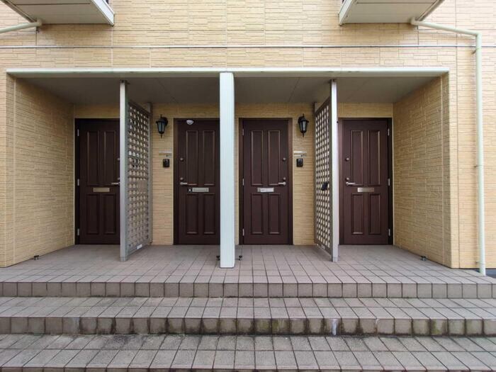 物件外観写真4　(エントランス部分)