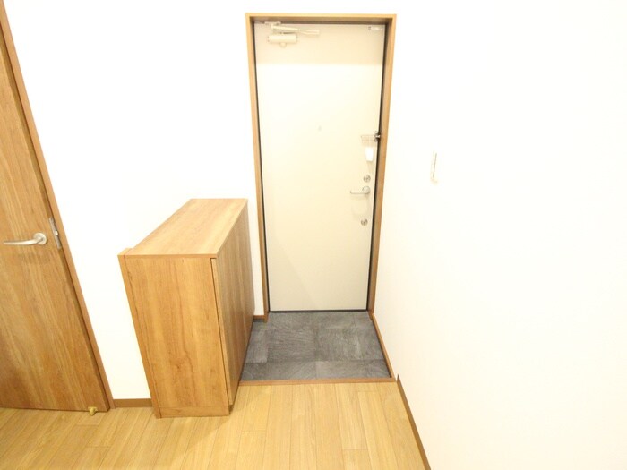 物件内観写真16　(玄関)