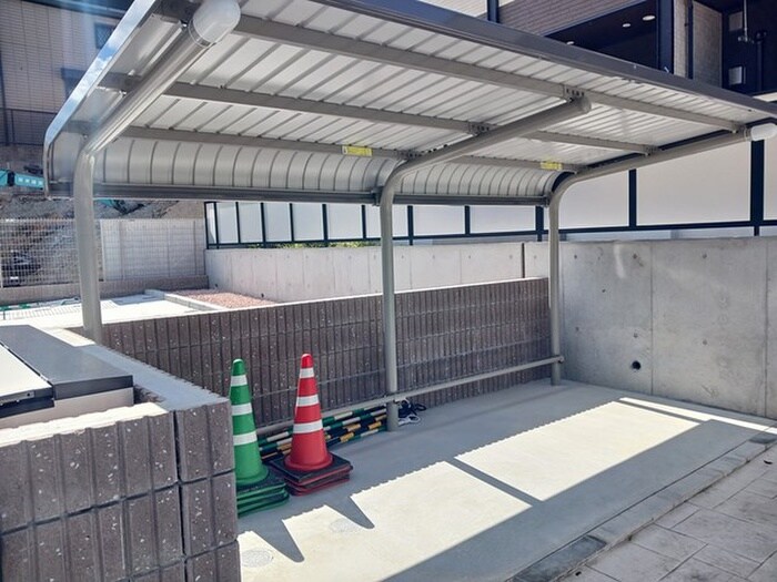 物件外観写真2　(駐輪場)