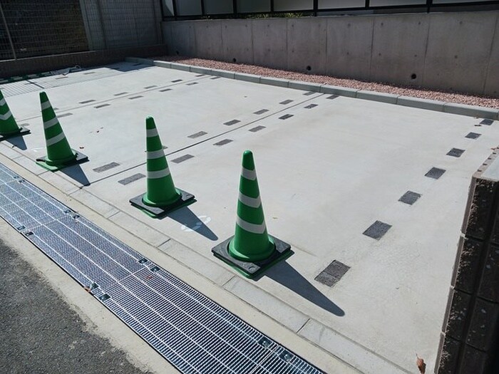 物件外観写真3　(駐車場)