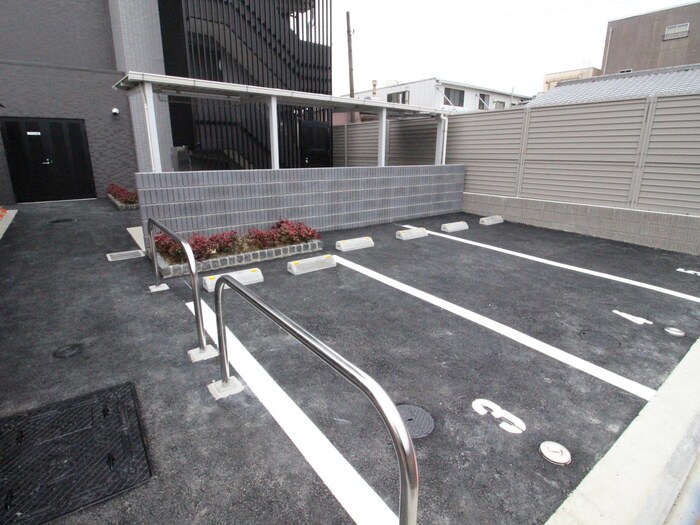 物件外観写真4　(駐車場)