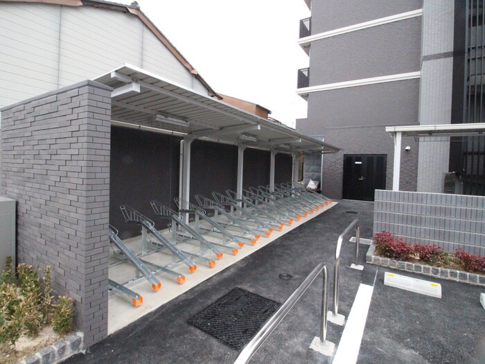 物件外観写真5　(駐輪場)