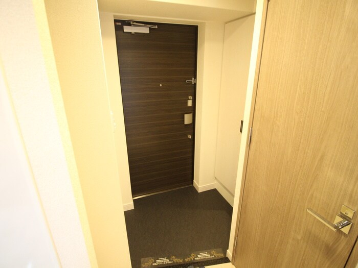 物件内観写真18　(玄関)