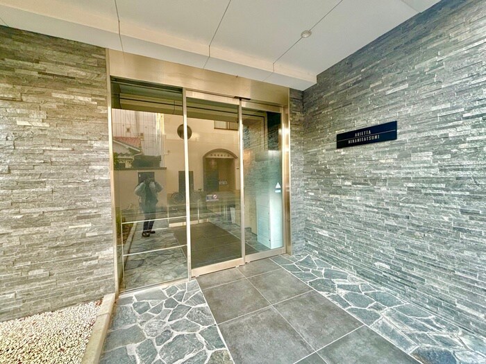 物件外観写真3　(エントランス部分)