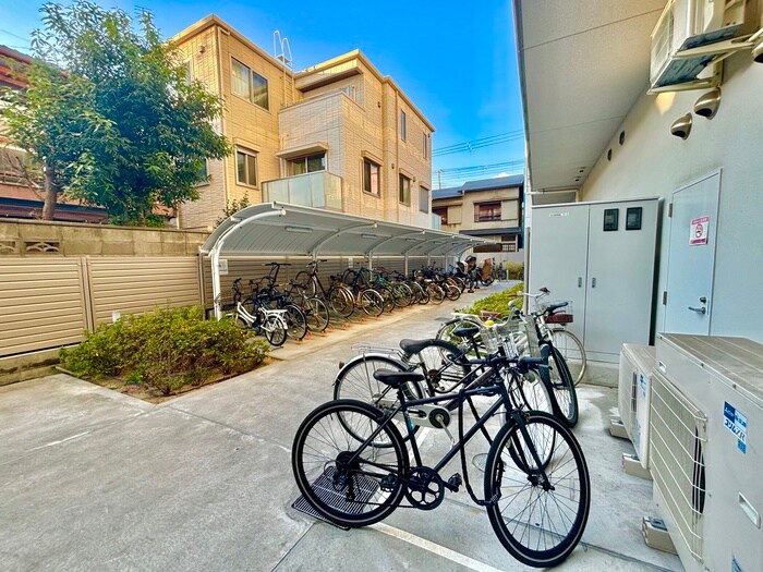 物件外観写真4　(駐輪場)