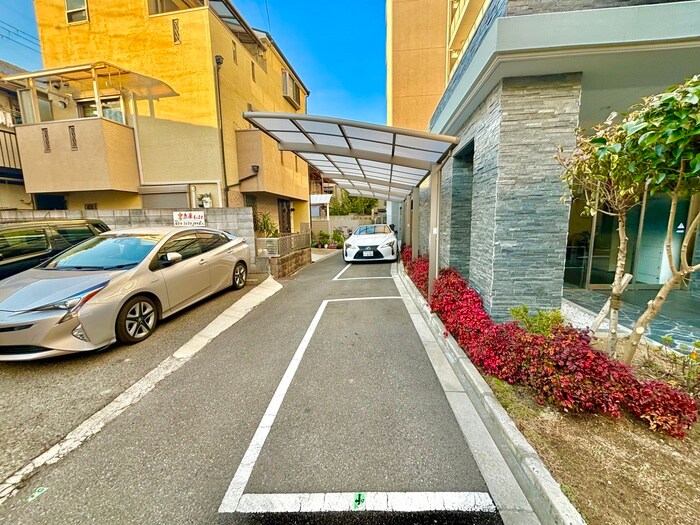 物件外観写真5　(駐車場)