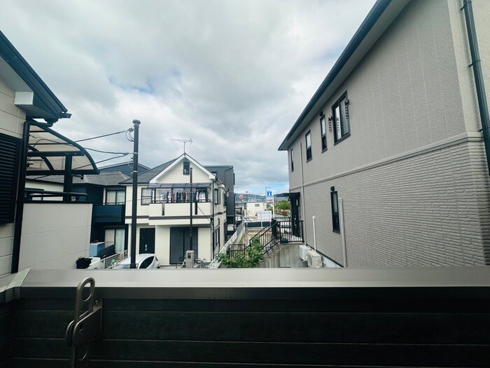 物件内観写真16　(室内からの展望)