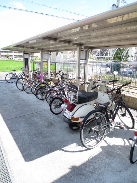 物件外観写真2　(駐輪場)