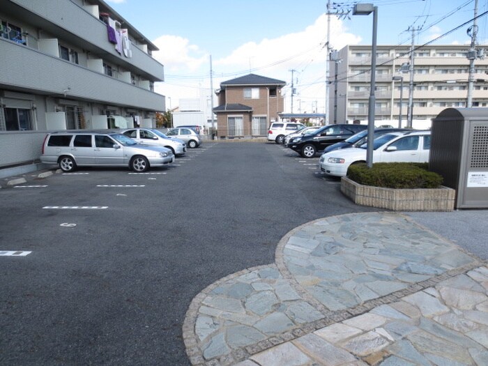 物件外観写真4　(駐車場)