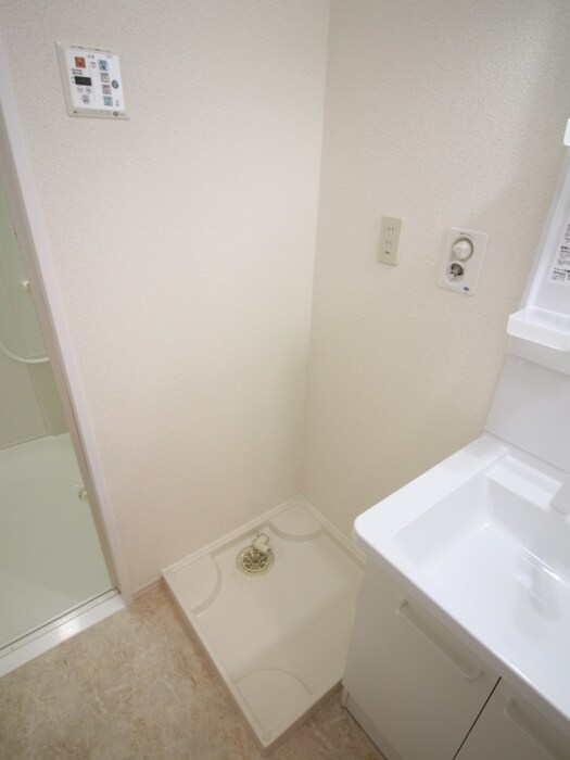 物件内観写真12　(洗濯機置場)