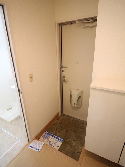 物件内観写真14　(玄関)