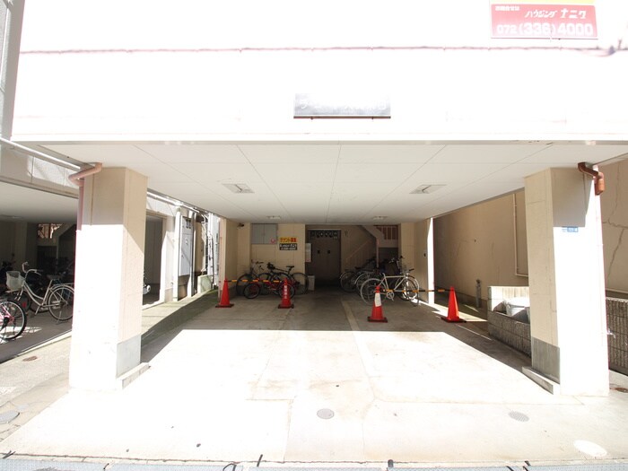 物件外観写真2　(エントランス部分)