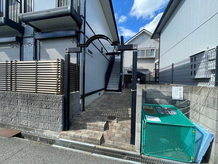 物件外観写真3　(エントランス部分)