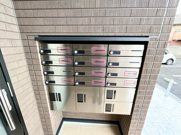 物件外観写真6　(エントランス部分)